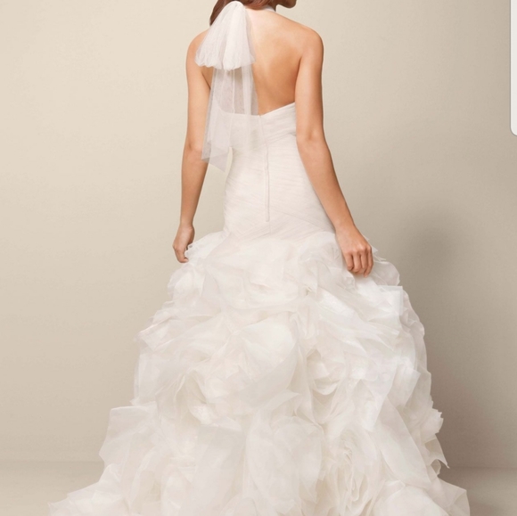 David's bridal Vera Wang mermaid wedding gown. - Picture 4 of 5